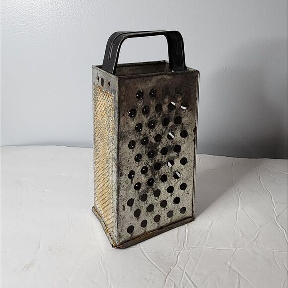 VINTAGE 4 SIDE BOX METAL GRATER CHEESE VEGETBLE SHREDDER Michigan City Indiana - Picture 1 of 8